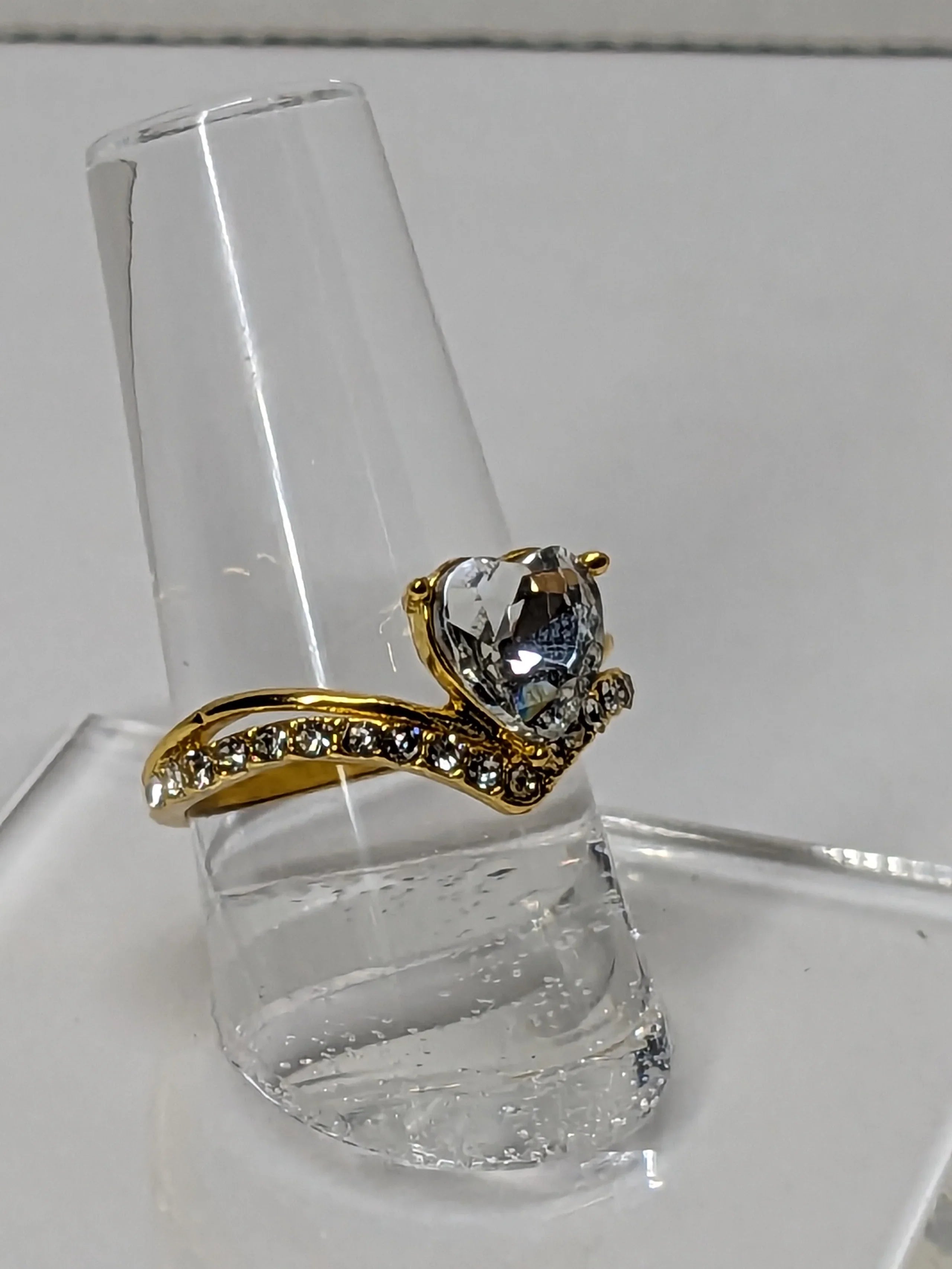 Chevron V Shaped Engagement Ring with Heart 2.9ct CZ in Gold