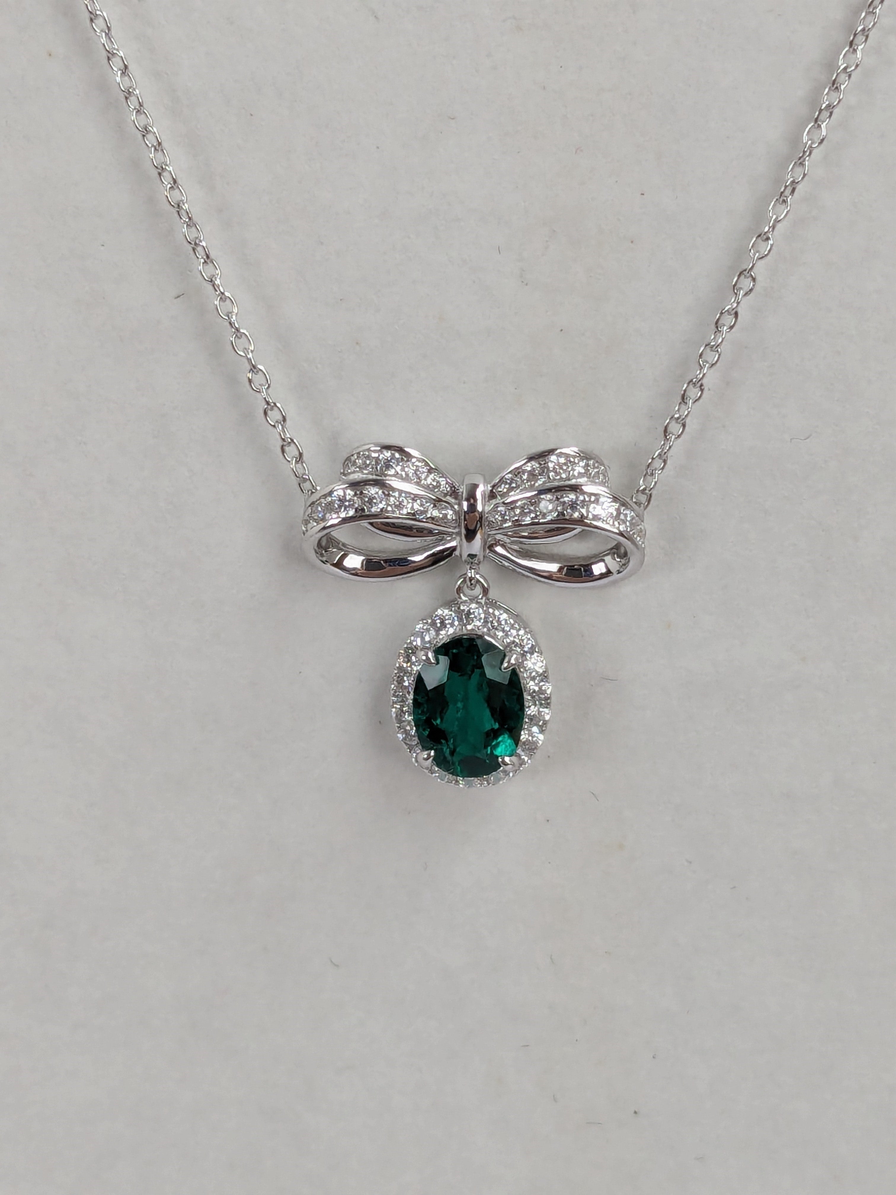 8.6ct Oval Emerald Necklace