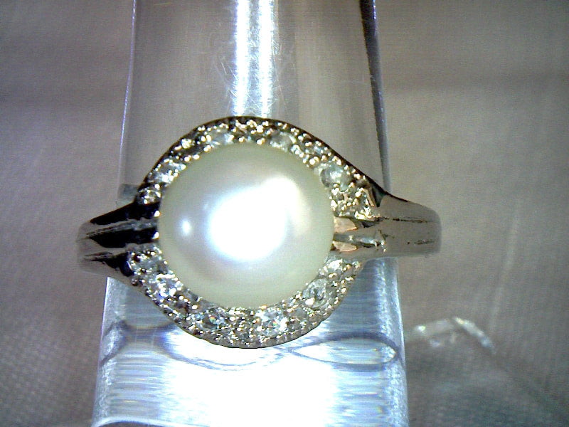 Button Pearl Ring