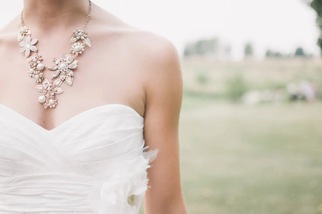 Master the Art of Selection with 4 Tips for Bridal Jewelry Set
