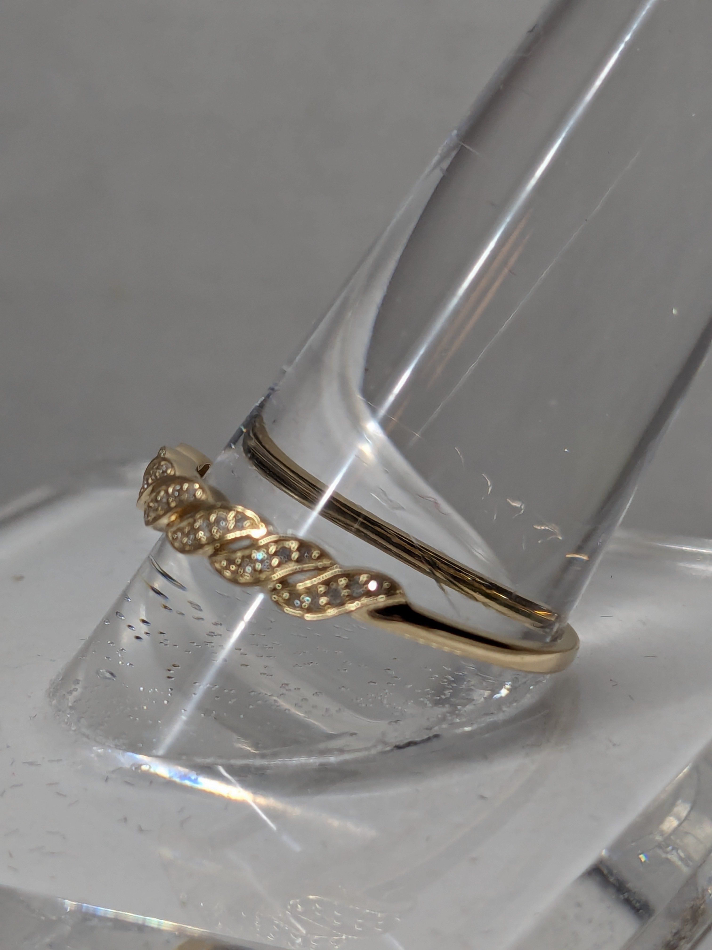 0.2ct Round-Cut Diamond Twist Ring Wedding Band Solid 14kt Yellow Gold