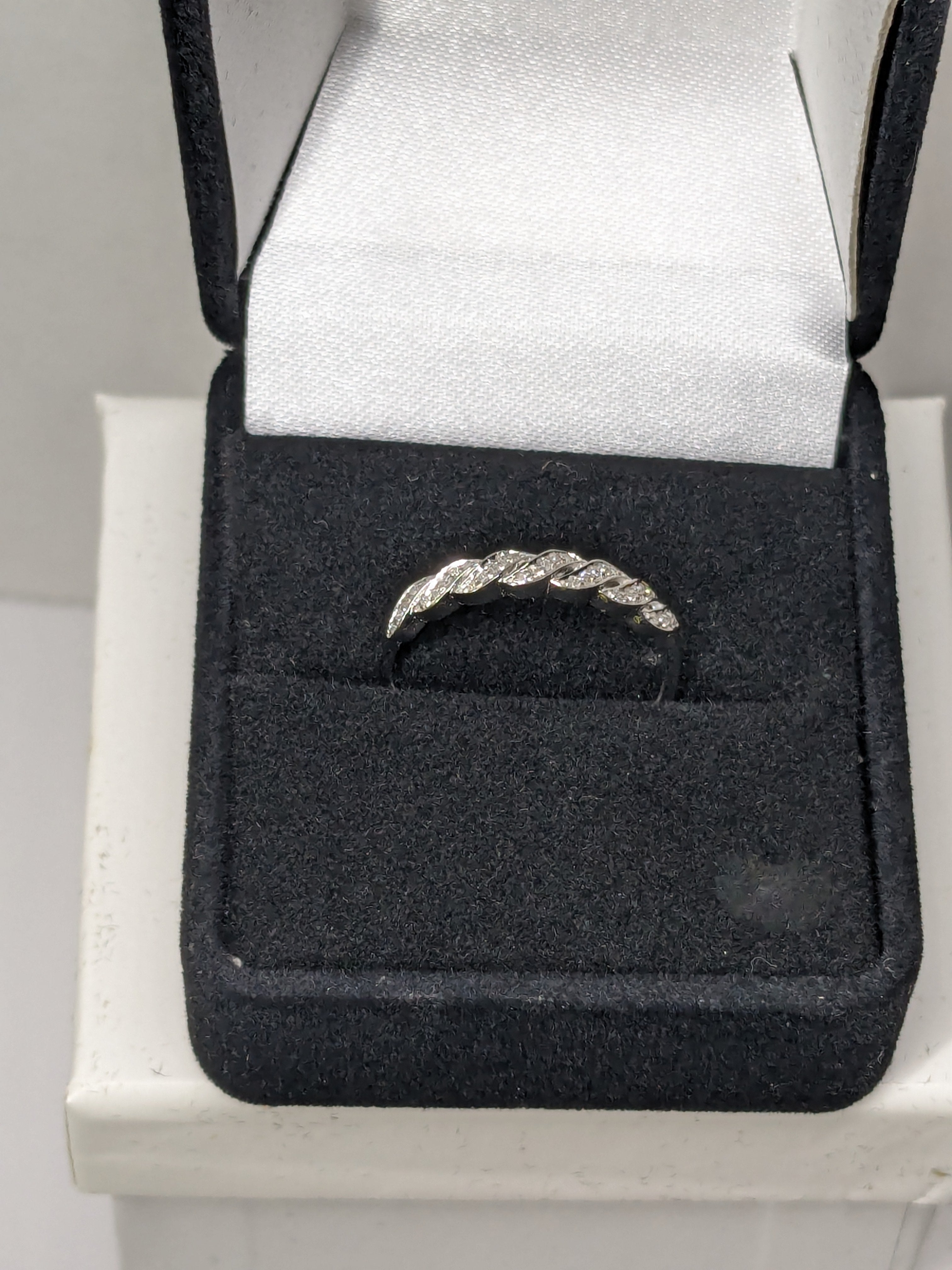 0.2ct Round-Cut Diamond Twist Ring Wedding Band Solid 14kt White Gold
