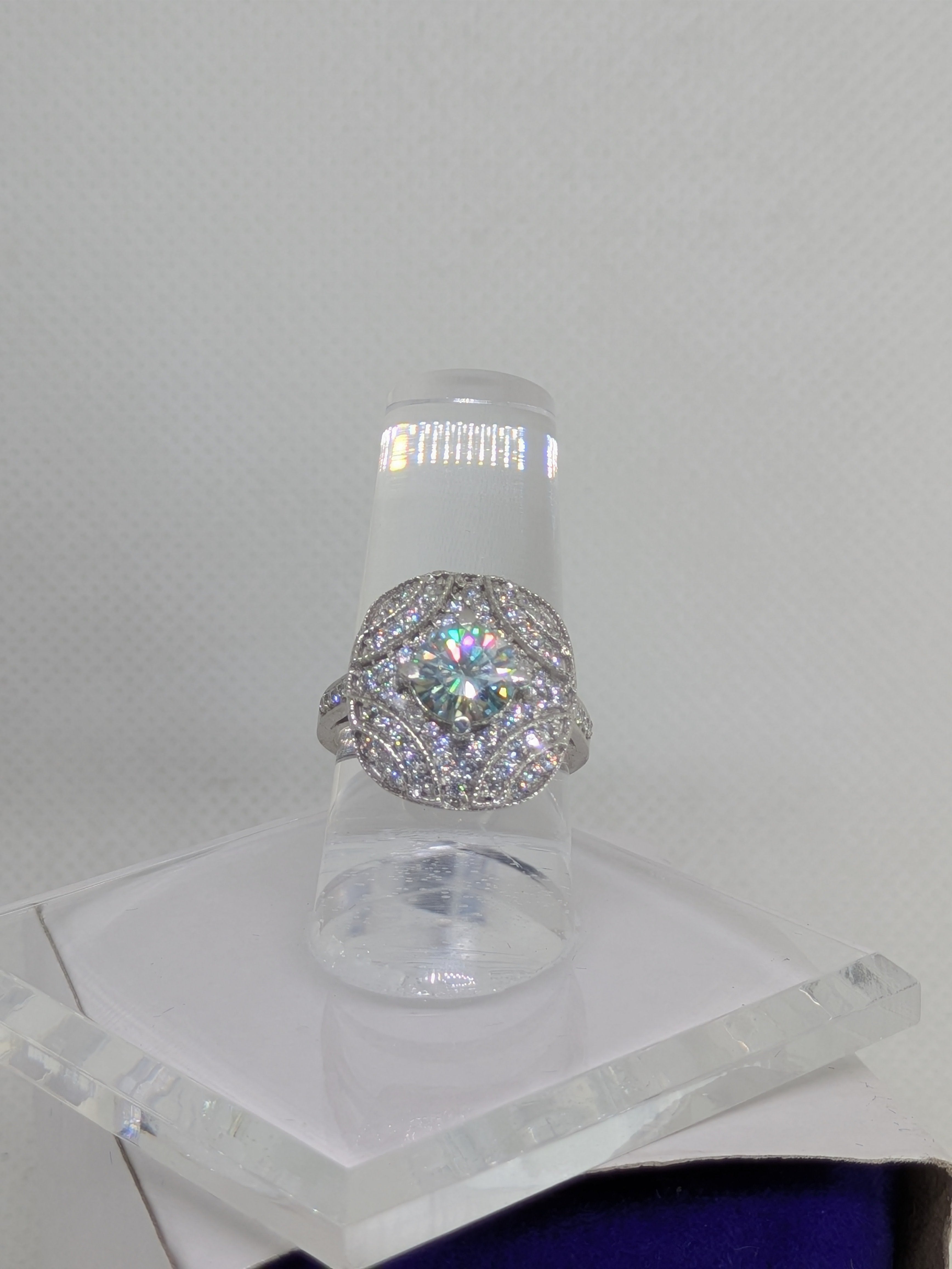 Rainbow‑Fire Moissanite Floral Leaf Pave Halo Ring 1cttw – Sterling Silver size 6
