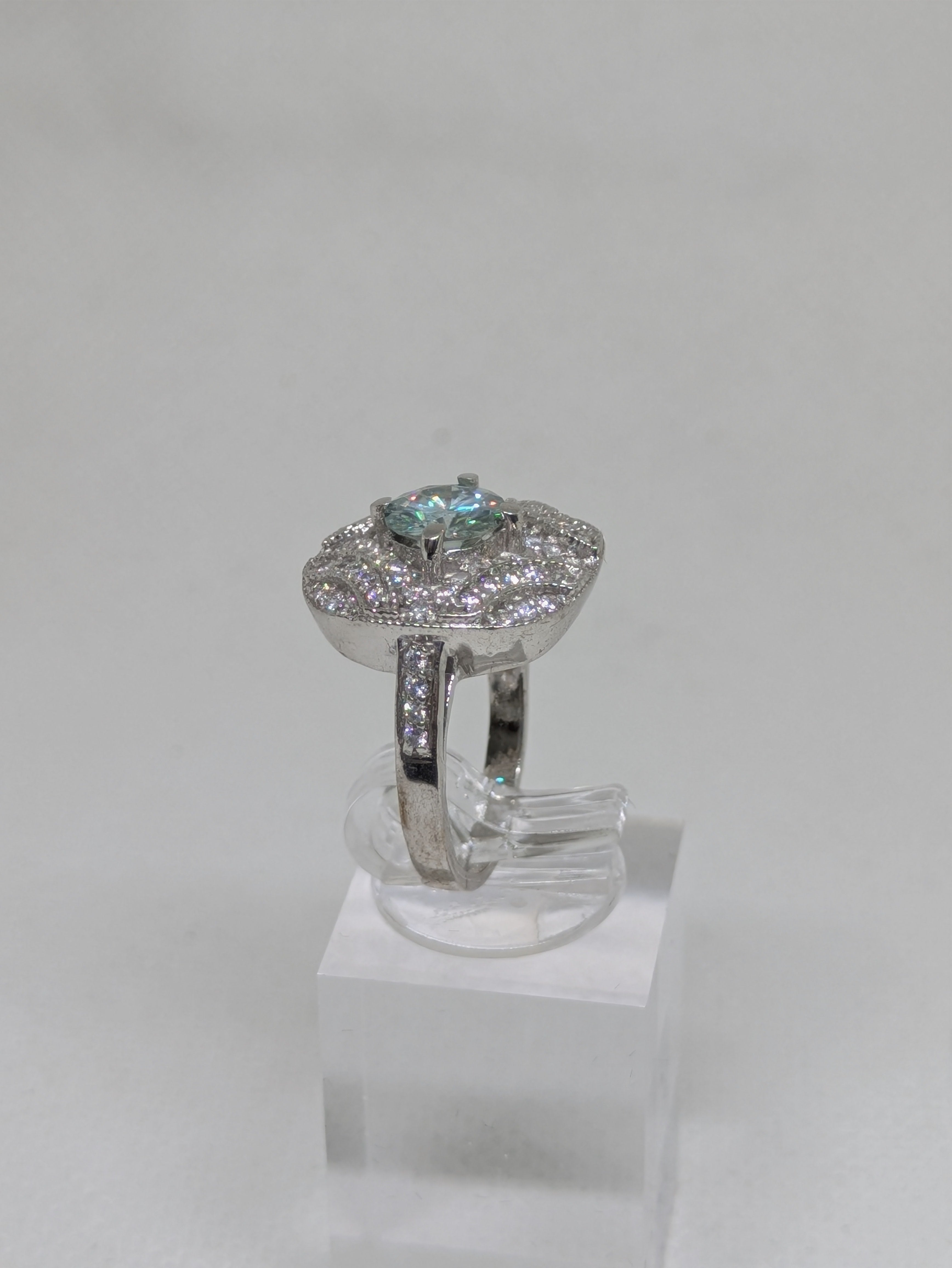 Rainbow‑Fire Moissanite Floral Leaf Pave Halo Ring 1cttw – Sterling Silver size 6